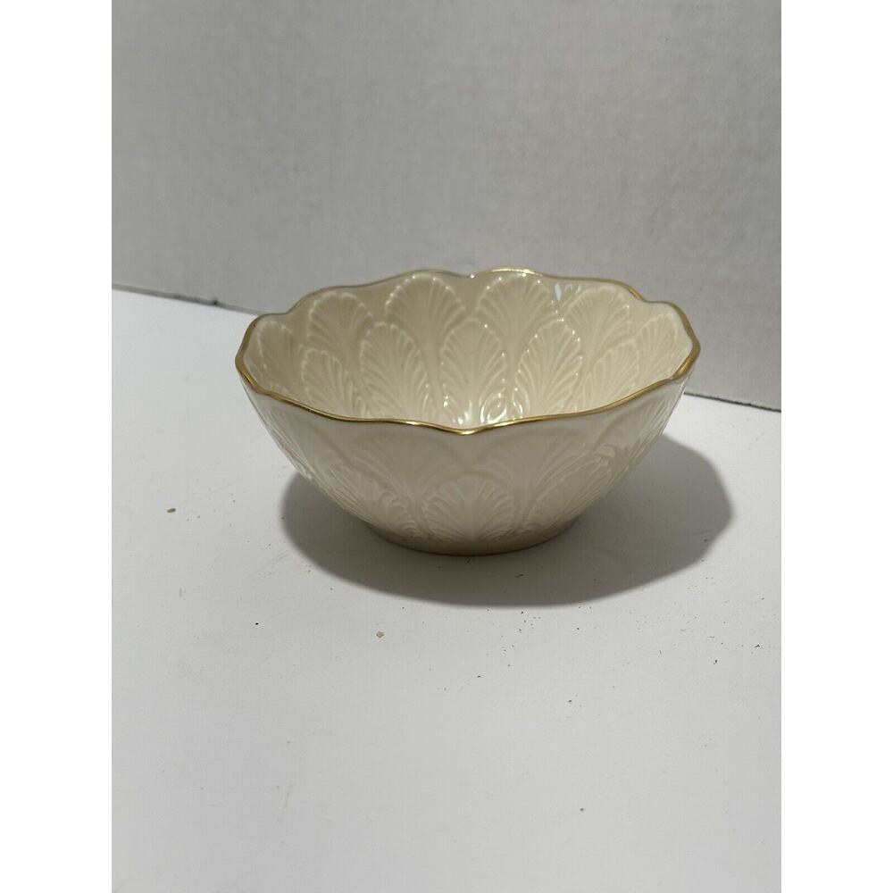 Lenox Porcelain Acanthus Leaf Bowl Ivory 24 K Gold Trimmed Edge Trinket Dish USA